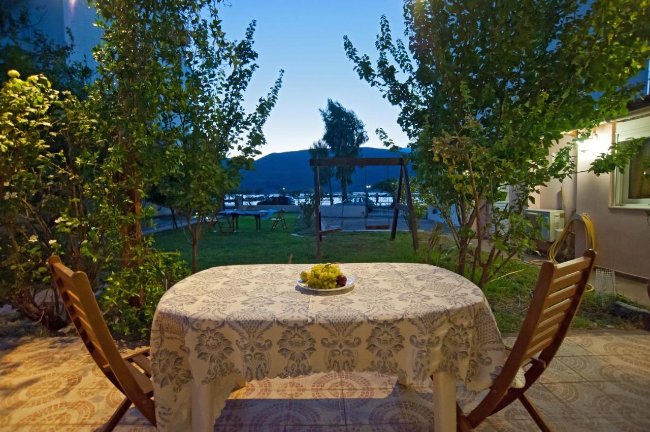 Villa Elli 2 Beach-Front Villa With Garden Itea Eksteriør bilde